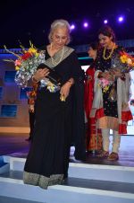 Waheeda Rehman at Manish malhotra show for save n empower the girl child cause by lilavati hospital in Mumbai on 5th Feb 2014
